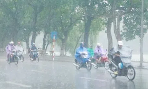 Cảnh báo mưa dông trên khu vực nội thành Hà Nội, có thể xuất hiện gió giật mạnh